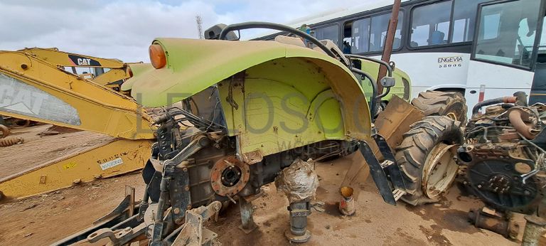 Trator agrícola CLAAS 230 · Viana