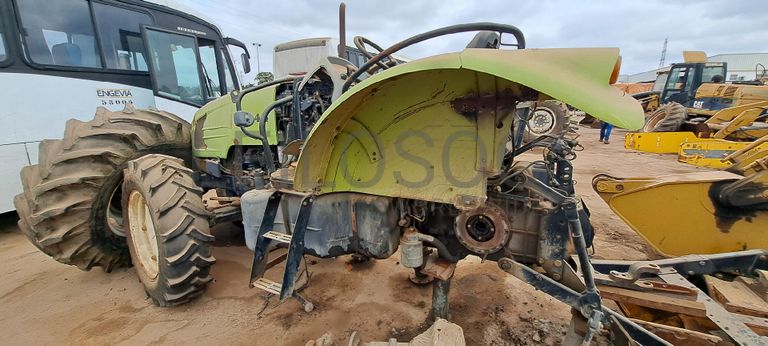 Trator agrícola CLAAS 230 · Viana