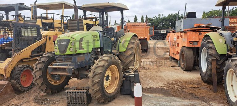 Trator agrícola CLAAS 230 · Viana