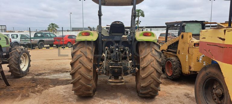 Trator agrícola CLAAS 230 · Viana