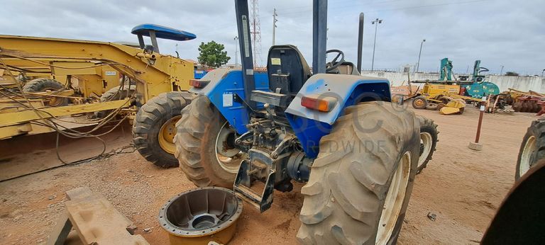 Trator agrícola NEW HOLLAND TL75E · Viana