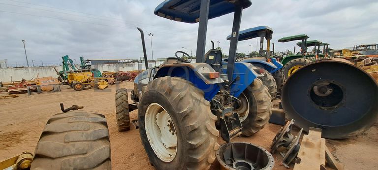 Trator agrícola NEW HOLLAND TL75E · Viana
