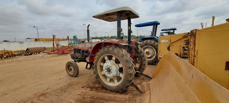 Trator agrícola MASSEY FERGUSON MF-425 · Viana