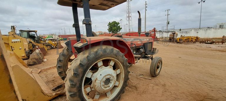 Trator agrícola MASSEY FERGUSON MF-425 · Viana
