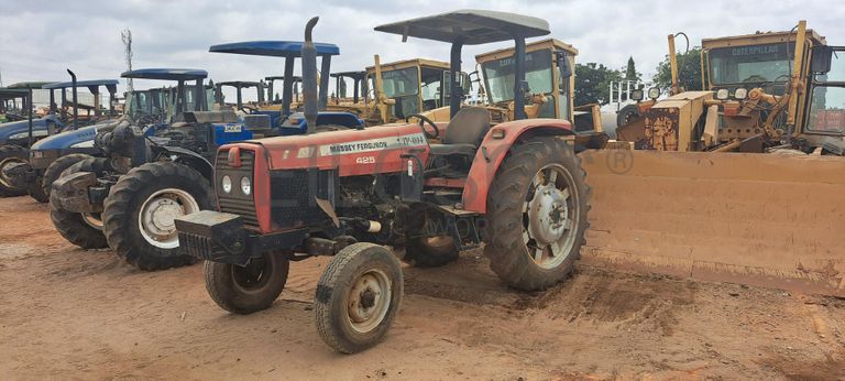 Trator agrícola MASSEY FERGUSON MF-425 · Viana