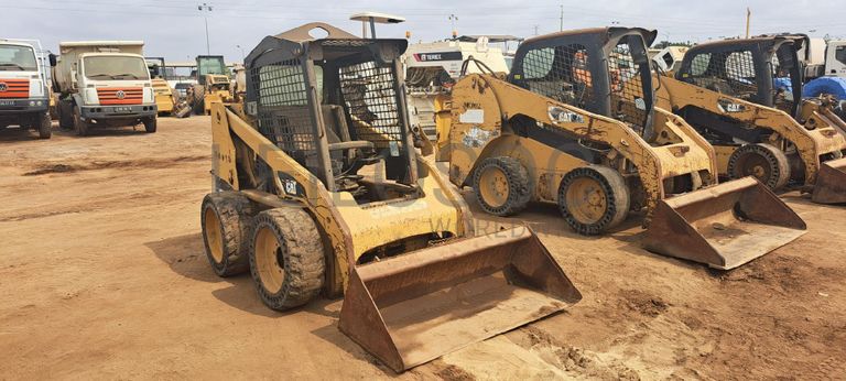 Mini pá CATERPILLAR 226B · Viana