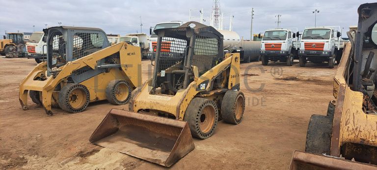 Mini pá CATERPILLAR 226B · Viana