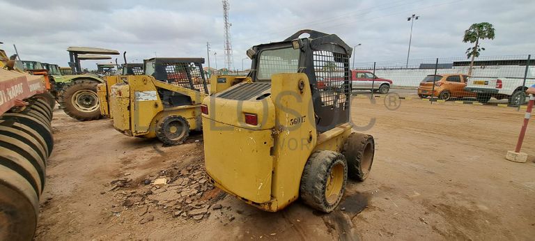 Mini pá carregadora CATERPILLAR 226B · Viana