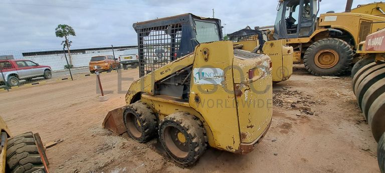 Mini pá carregadora CATERPILLAR 246C · Viana