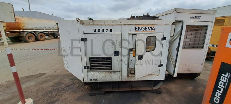 Gerador PERKINS 30 KVA · Viana