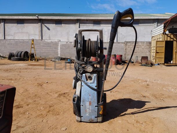 Máquina de pressão de água ·