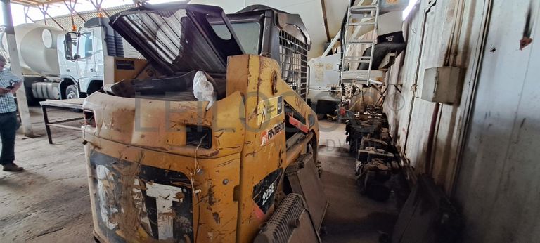 Mini pá CATERPILLAR 226B