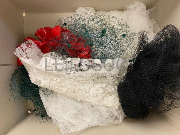 Mesa de Trabalho e Material de Apoio à Costura