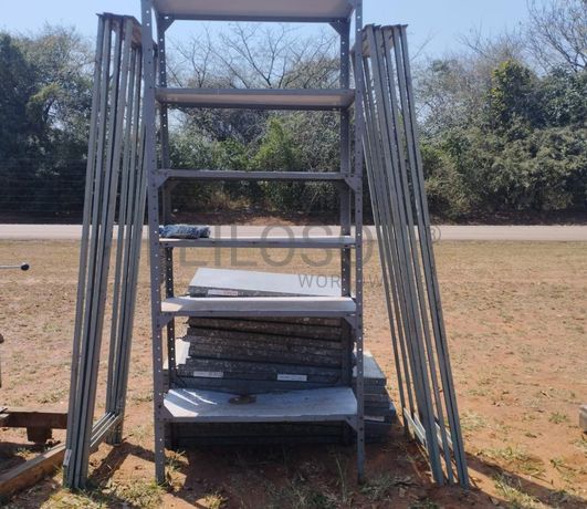 Estantes Metálicas ·