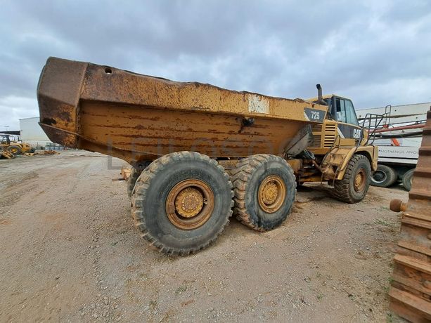 Dumper (30T) CATERPILLAR 725 · Viana