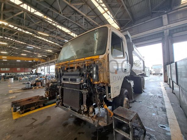 Camião Basculante 26 T (6X4) VOLVO FM 13-400 · Viana