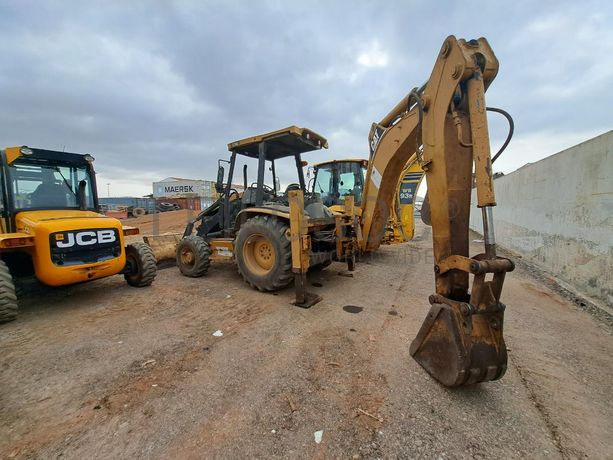 Retroescavadora CATERPILLAR 428 D · Viana
