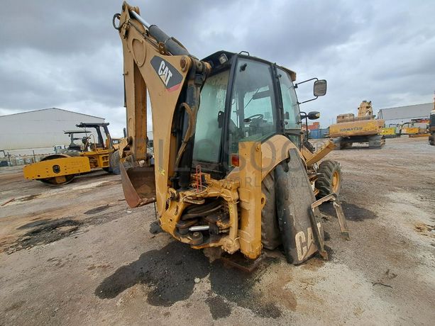 Retroescavadora CATERPILLAR 428 D · Viana