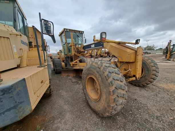 Motoniveladora CATERPILLAR · Viana