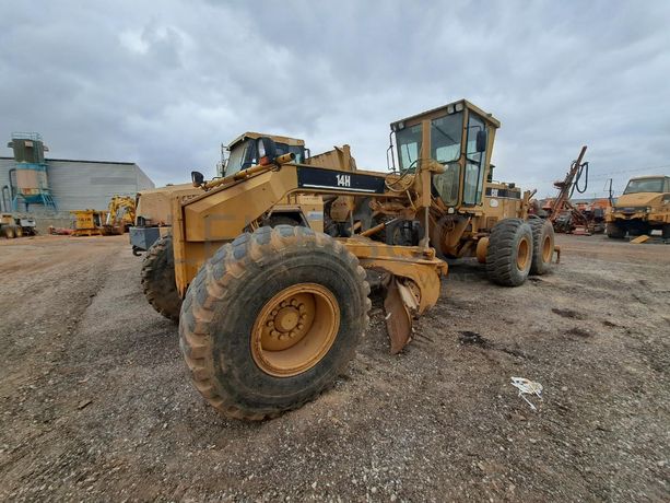 Motoniveladora CATERPILLAR · Viana