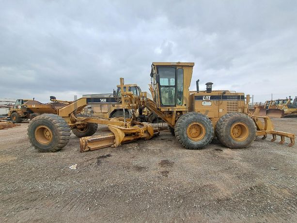 Motoniveladora CATERPILLAR · Viana