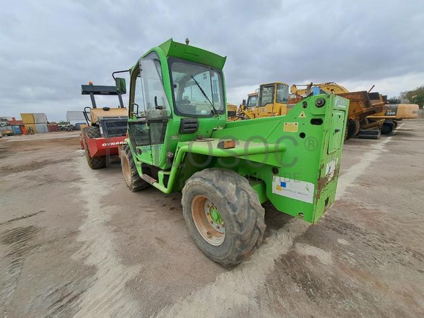 Empilhador telescópico MERLO · Viana