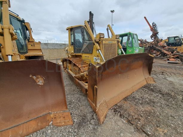 Bulldozer KOMATSU D65E-12 · Viana