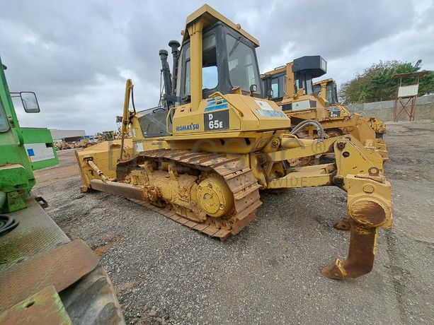 Bulldozer KOMATSU D65E-12 · Viana