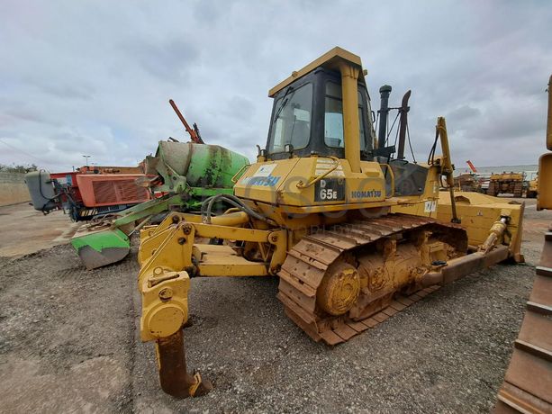 Bulldozer KOMATSU D65E-12 · Viana