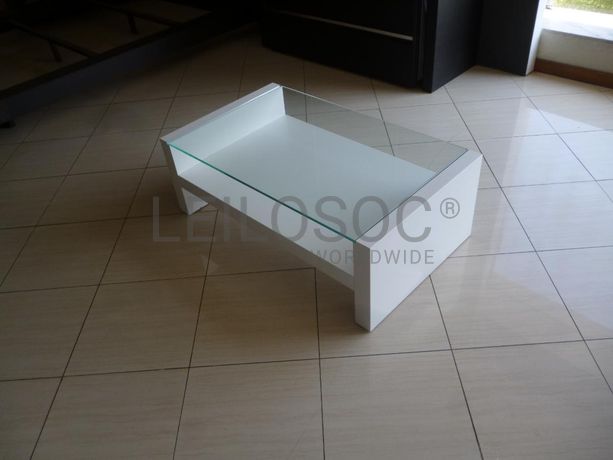 Sofá, pufs e mesas de centro