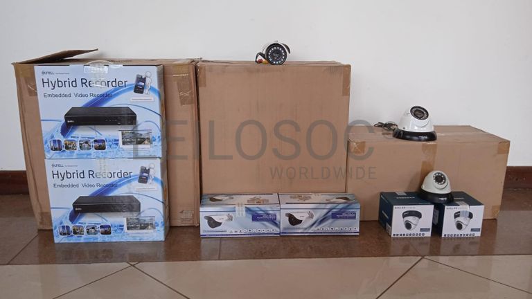 Equipamentos de segurança + Câmeras de vigilância + Câmeras Bullet + Câmeras Bullet + Câmeras Bullet + Câmeras Bullet ·