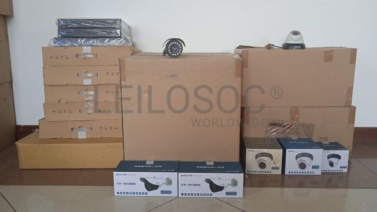 Equipamentos de segurança + Câmeras Eyeball + Câmeras Eyeball + Câmeras Eyeball + Câmeras de vigilância + Câmeras de vigilância ·