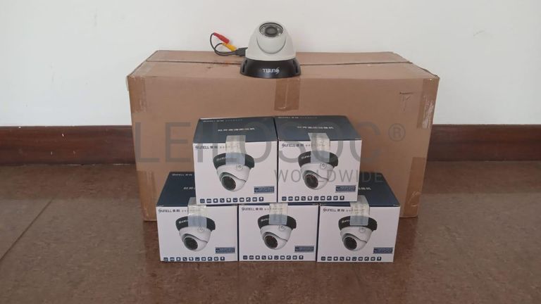 Equipamentos de segurança + Câmeras Bullet + Câmeras Eyeball + Câmeras Eyeball + Câmeras Eyeball + Câmeras Eyeball ·