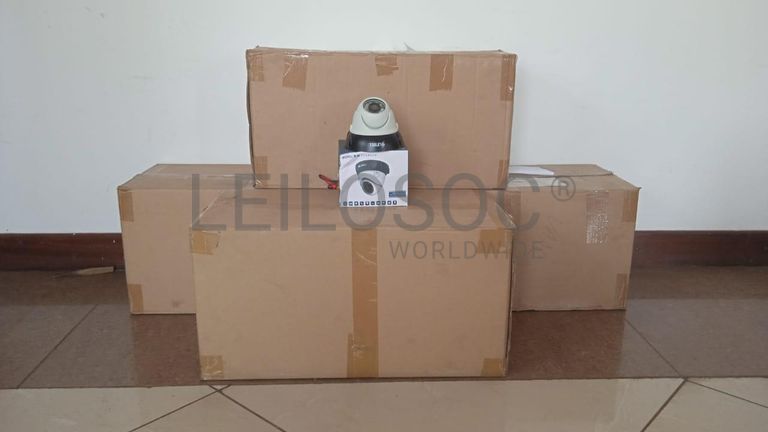 Equipamentos de segurança + Câmeras Eyeball + Câmeras Eyeball + Câmeras Eyeball + Câmeras de vigilância + Câmeras de vigilância ·