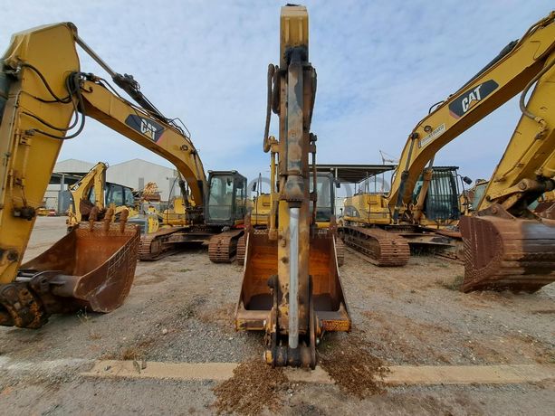 Escavadora (20 Ton.) CATERPILLAR 320D · Viana