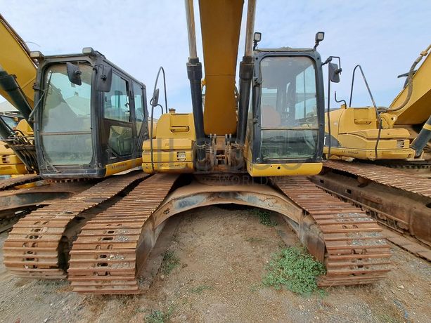 Escavadora (20 Ton.) CATERPILLAR 320D · Viana