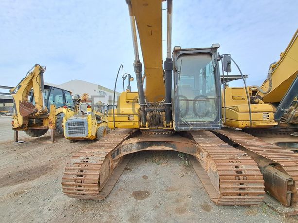 Escavadora (25 Ton.) CATERPILLAR 323D L · Viana