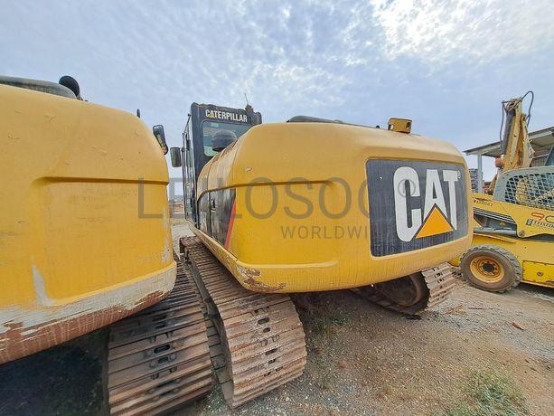 Escavadora (25 Ton.) CATERPILLAR 323D L · Viana