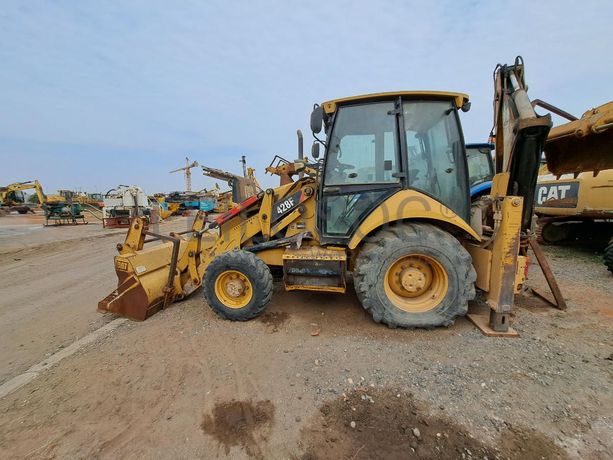 Retroescavadora (9 Ton.) CATERPILLAR 428F · Viana