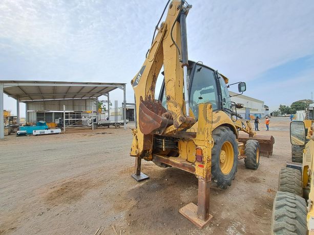 Retroescavadora (9 Ton.) CATERPILLAR 428E · Viana