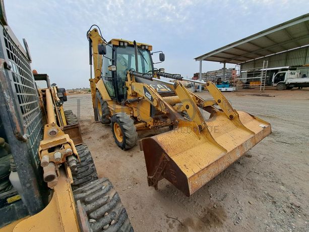 Retroescavadora (9 Ton.) CATERPILLAR 428E · Viana