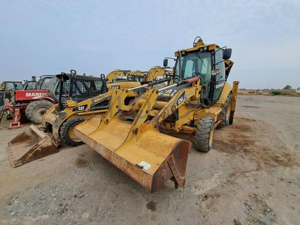 Retroescavadora (9 Ton.) CATERPILLAR 428E · Viana