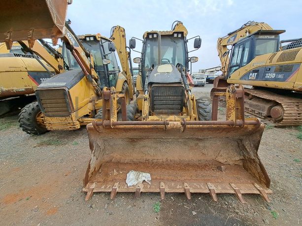 Retroescavadora (9 Ton.) CATERPILLAR 428E · Viana
