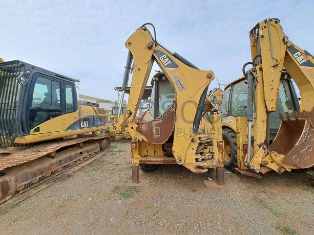 Retroescavadora (9 Ton.) CATERPILLAR 428E · Viana