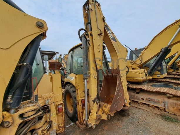 Retroescavadora (9 Ton.) CATERPILLAR 428E · Viana