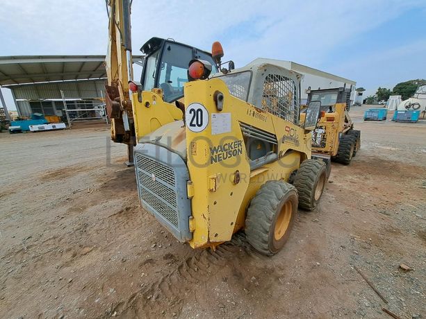 Mini pá carregadora (3 Ton.) WACKER NEUSON 901SP · Viana