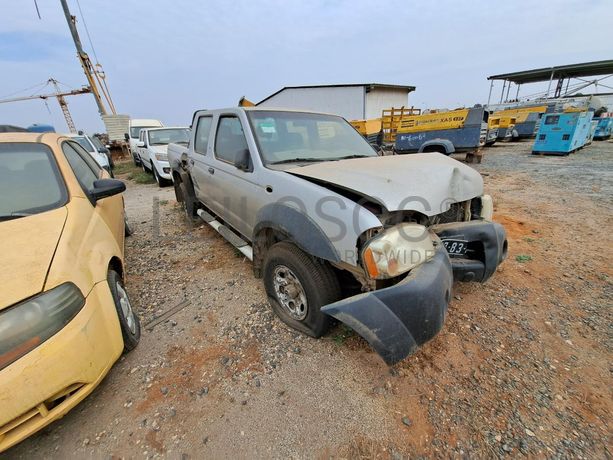 Pick-up NISSAN HARDBODY 4x4 D/C · Viana