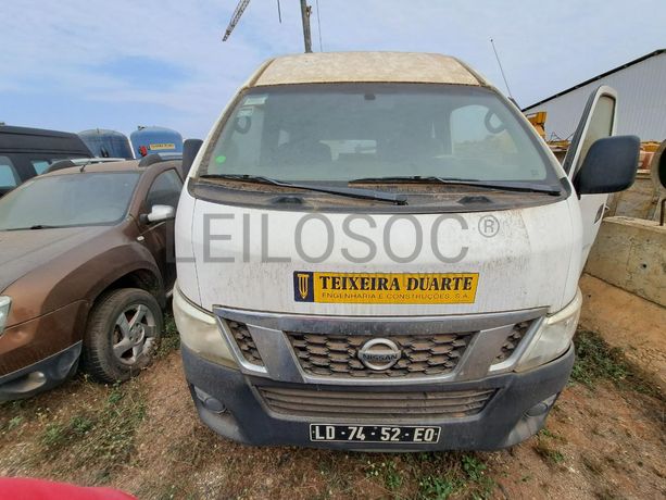 Miniautocarro NISSAN URVAN · Viana