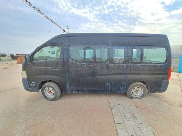 Miniautocarro NISSAN URVAN · Viana