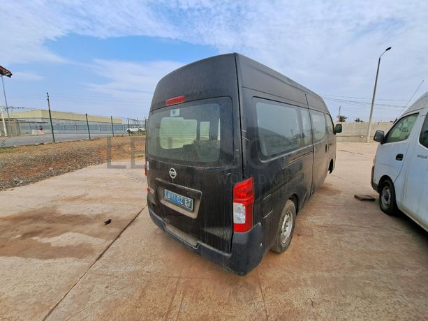 Miniautocarro NISSAN URVAN · Viana